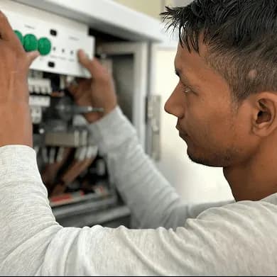 Energy and utility monitoring in a factory with Modbus energy meters