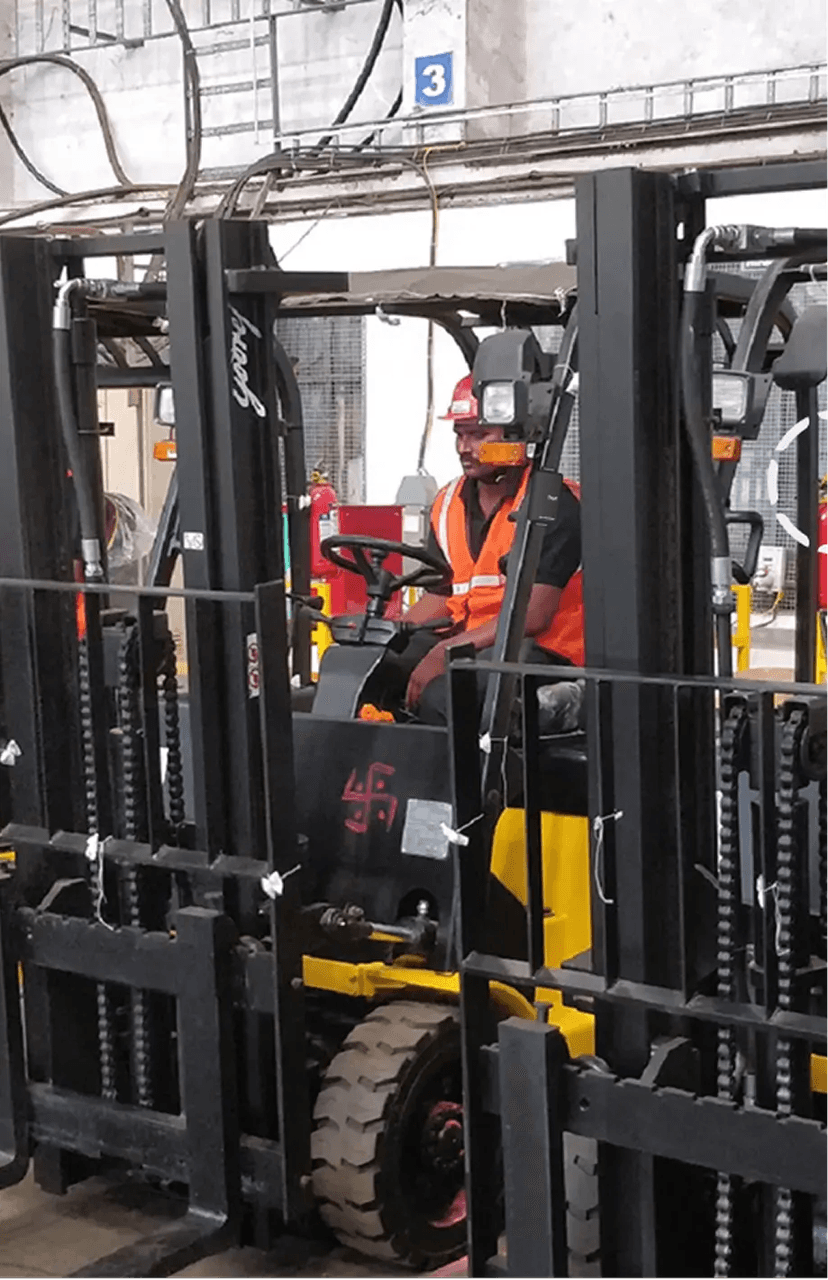 UWB tag mounted on forklift for live location and idle-time monitoring