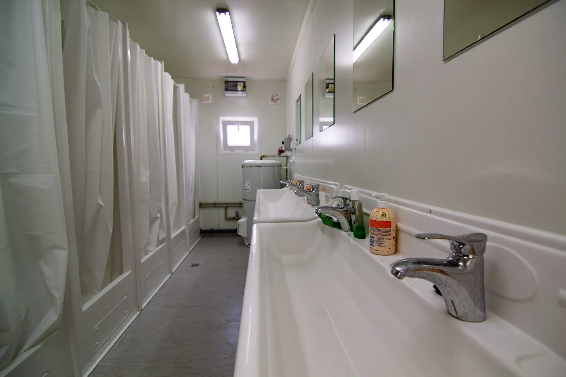 LoRaWAN odor sensor monitoring air quality and improving hygiene in public washrooms